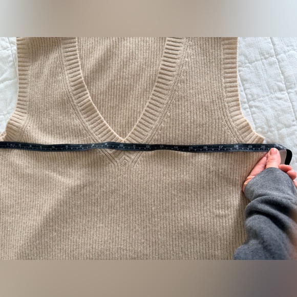 Weekend Max Mara 100% Cashmere Sweater Vest - Picture 5 of 9